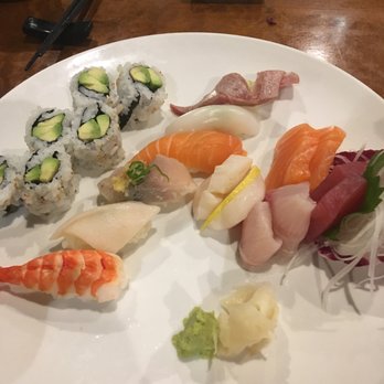 Ginko Japanese Restaurant - Sushi/sashimi combo plate - Japanese Near Me - Etobicoke, Ontario Ginko Japanese Restaurant - Sushi/sashimi combo plate - Japanese Near Me - Etobicoke, Ontario
