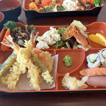 Makoto Japanese Restaurant - Sushi combo bento B - Japanese Near Me - Burnaby, British Columbia Makoto Japanese Restaurant - Sushi combo bento B - Japanese Near Me - Burnaby, British Columbia