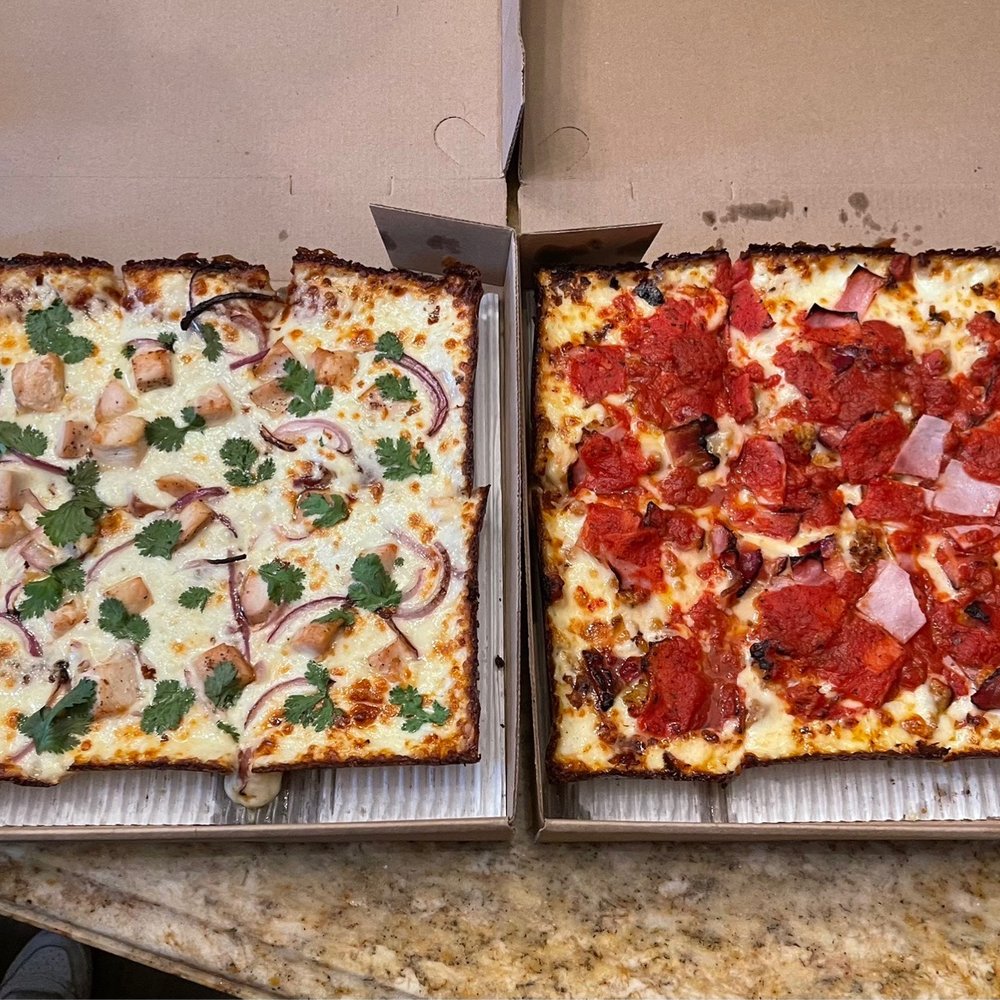Fuji & Vi's - Exhibit A and B - Pizza Near Me - Pasadena, California