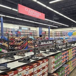 SKECHERS Warehouse Outlet - Interior - Shoe aisle