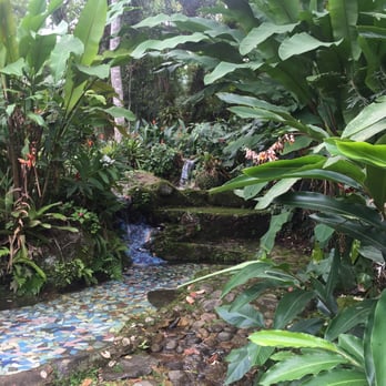 Villa Verde Restaurante - Fountain - Local Flavor Near Me - Paraty, RJ