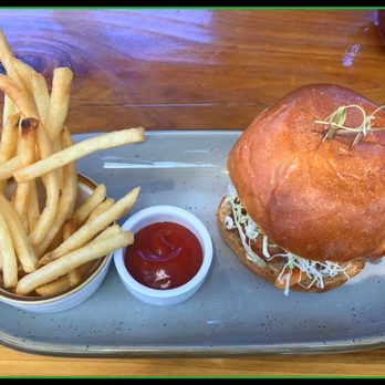 Bloom Carneros - Fried chicken sandwich - New American Near Me - Sonoma, California Bloom Carneros - Fried chicken sandwich - New American Near Me - Sonoma, California
