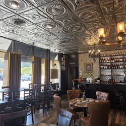 Cafe Lola - Cute interior!
