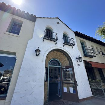 Drakes - Outside - New American Near Me - San Carlos, California