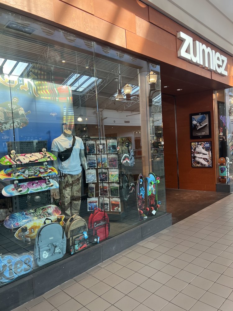 ZUMIEZ Updated October 2024 12 Photos & 28 Reviews 2800 N Main St