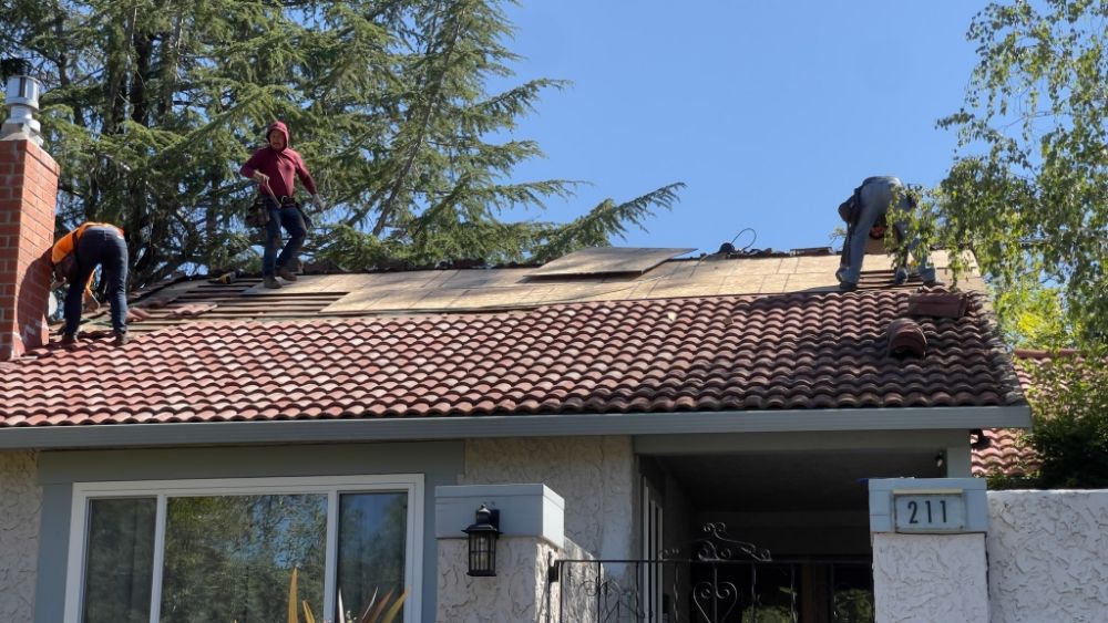 Slide of Golden State Roofing & Painting.