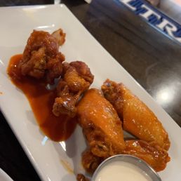 Happy hour buffalo wings Happy hour buffalo wings