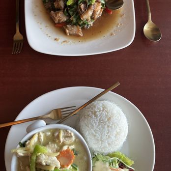 Golden Spoon - Green Curry, Basil Pork Belly - Thai Near Me - Manteca, California