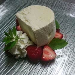 Bürgerstübel - Parfait mit Erdbeeren