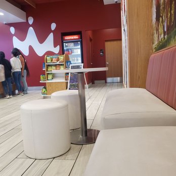 Smoothie King - the seating area of a fast food restaurant - Juice Bars & Smoothies Near Me - Odessa, Texas