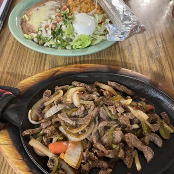 El DOS De Oros - a steak and vegetables in a skillet - Mexican Near Me - Scott City, Kansas El DOS De Oros - a steak and vegetables in a skillet - Mexican Near Me - Scott City, Kansas