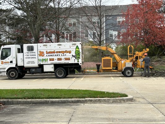 Tree Services - Licensed Professionals. - We provide licensed professional services including but not limited to: Tree cutting and grinding, gardening, building patio, retaining wall structural design and build. We offer competitive rates with Top-notch customer service. Tree Services - Licensed Professionals. - We provide licensed professional services including but not limited to: Tree cutting and grinding, gardening, building patio, retaining wall structural design and build. We offer competitive rates with Top-notch customer service.