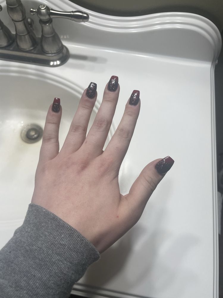 Viva nails Logo