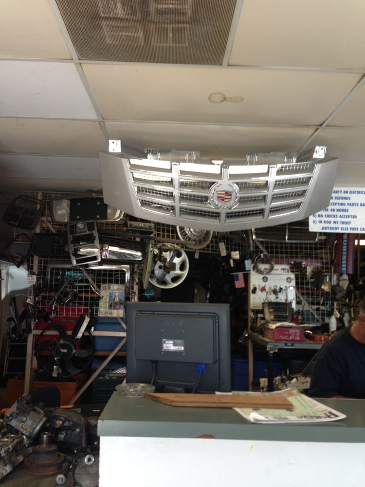GLOBE USED AUTO PARTS 10220 Glenoaks Blvd, Pacoima, California Used