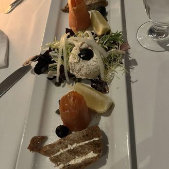 Revolving Dining Room - Smoked salmon - American Near Me - Niagara Falls, Ontario Revolving Dining Room - Smoked salmon - American Near Me - Niagara Falls, Ontario