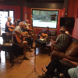 Dave & Sons Cigars & Pipes - Jam session in progress!