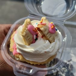 Aubrena Bakes - Strawberry Pop-Tart Cupcake