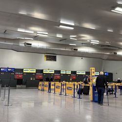 East Midlands Airport - Ryanair check-in