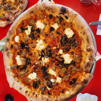 Pitfire Pizza - Honey bear with extra mushrooms - Pizza Near Me - Orange, California Pitfire Pizza - Honey bear with extra mushrooms - Pizza Near Me - Orange, California