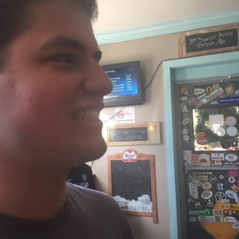 Al's Burger Shack - Quinn likes al's - Burgers Near Me - Chapel Hill, North Carolina
