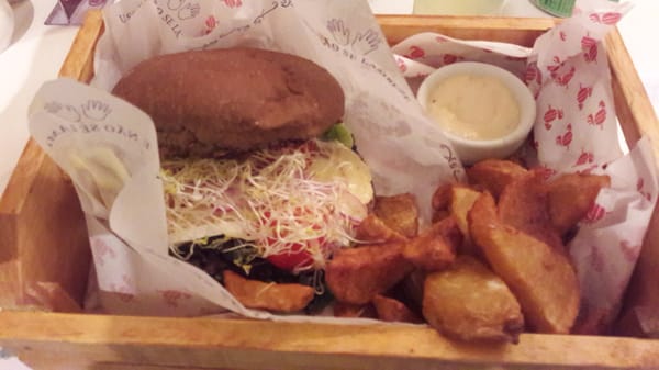 Le Grand Burger by null