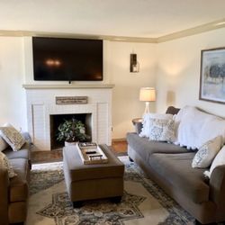 The Little Italy of Niagara Falls Bed & Breakfast - LIVING ROOM