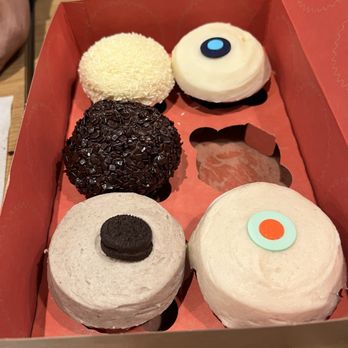 Sprinkles San Ramon - Box of 6 but we ate the red velvet - Bakeries Near Me - San Ramon, California
