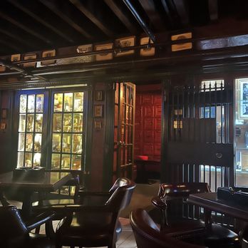 Stanza Dei Sigari - the interior of a restaurant - Lounges Near Me - Boston, Massachusetts