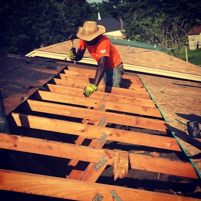 Wallace Roofing Logo