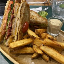 Café Montenegro - Sandwich de pechuga de pollo con tocino
