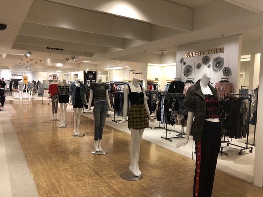 Bloomingdale's by null