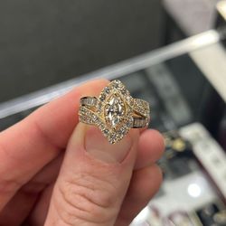 Custom engagement ring