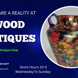 Blended Eras Antiques - Www.elwoodantiques.com @elwoodantiques @DennisStanford #1carnivalglasssupplier #1rosevillelover #1chintzlover #1artlovers #1yelloware