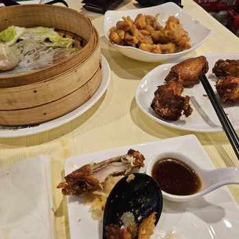 Hing Kee Restaurant - Food that shouldn't belong in Chinatown.  These ain't chinese food. - Vietnamese Near Me - Chicago, Illinois