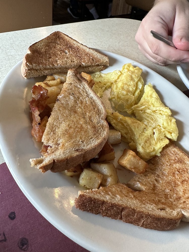 THE PICKET FENCE RESTAURANT 15 Photos & 50 Reviews 338 Main St