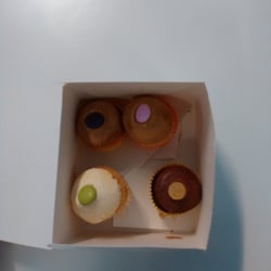 The Natural Bakery - Mini cupcakes - Yumm !:)