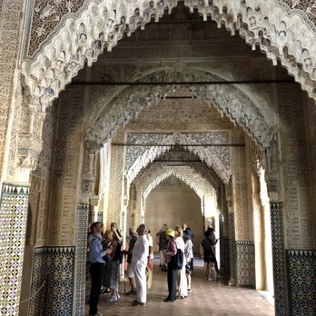 La Alhambra y El Generalife - Landmarks & Historical Buildings Near Me - Granada, GR La Alhambra y El Generalife - Landmarks & Historical Buildings Near Me - Granada, GR