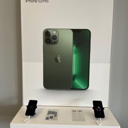 Russell Cellular - iPhone 13 demos
