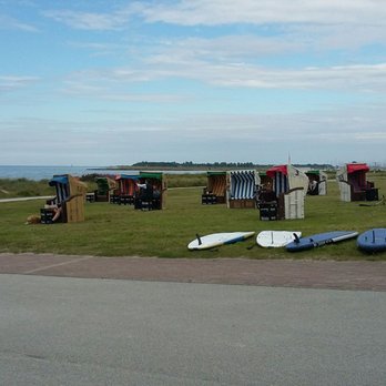 Tatort Hawaii - Strandkörbe laden zum Verweilen ein - Surf Schools Near Me - Stein, SH Tatort Hawaii - Strandkörbe laden zum Verweilen ein - Surf Schools Near Me - Stein, SH