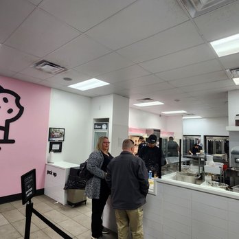 Crumbl - Hilliard - Bakeries Near Me - Columbus, Ohio