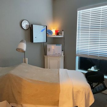 Eden Clinic - massage therapy room - Chiropractors Near Me - Everett, Washington