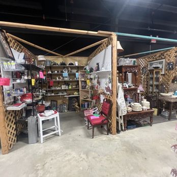 Warrior Antique Flea Mall - Inside - Flea Markets Near Me - Warrior, Alabama