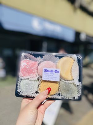 Shuei-Do Manju Shop by null