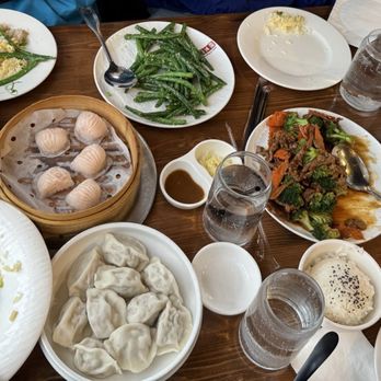 Northern Cafe -  El Segundo - Pork & Cabbage Dumplings 白菜猪肉水饺 (10) Salt & Pepper Tofu 椒盐豆腐 Beef Fried Noodle 牛肉炒面 Beef & Broccoli 芥蓝牛 - Chinese Near Me - El Segundo, California