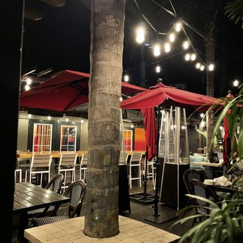 Le Papagayo - Side patio - Breakfast & Brunch Near Me - Encinitas, California