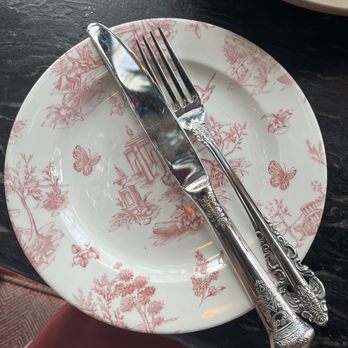 Beatnik On The River - Cute plates - Cocktail Bars Near Me - Chicago, Illinois