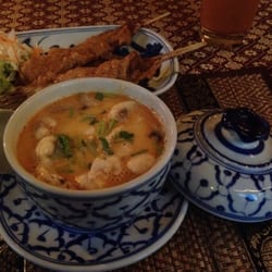 Baan-Thai - Tom kha gai und Fleischspiesse
