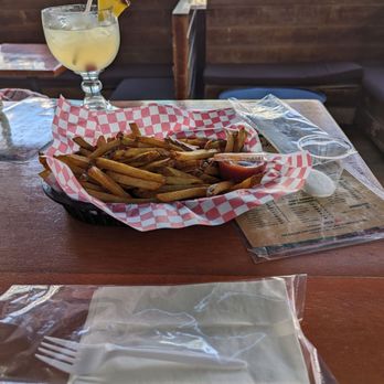 Papas & Beer - Fries, drink, sun- - Dance Clubs Near Me - Rosarito, BCN