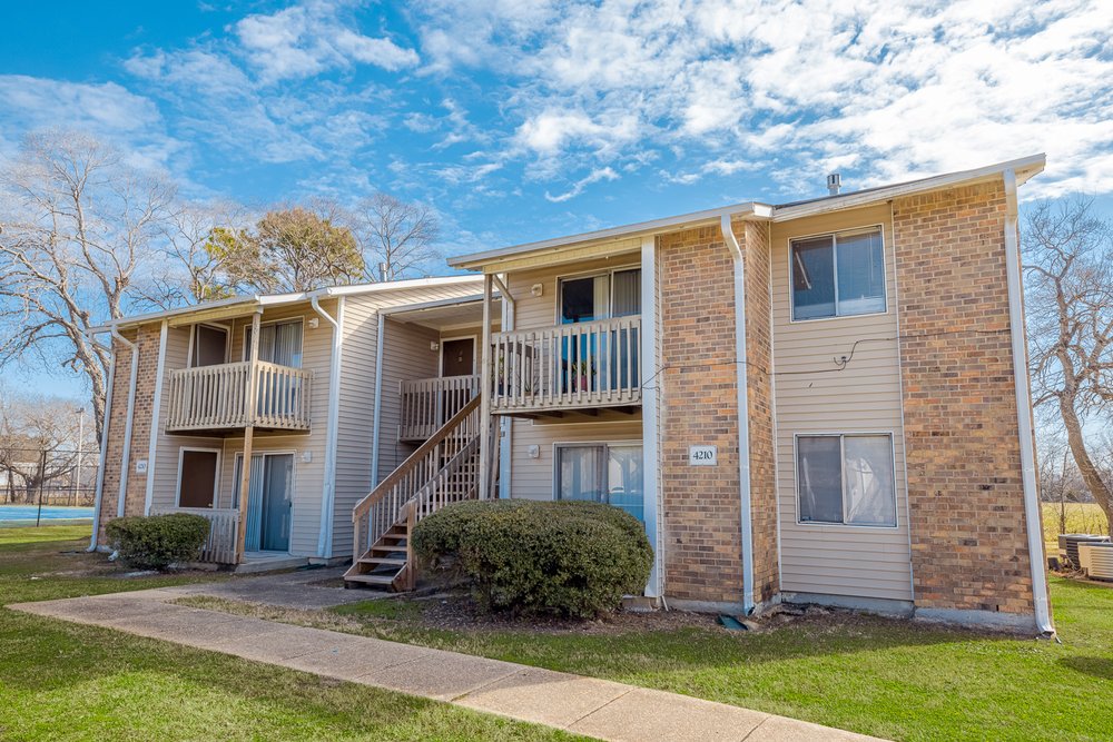 STRATHMORE PARK APARTMENTS Updated May 2024 4220 Strathmore Dr