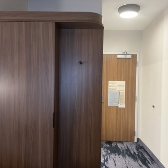 Fairfield by Marriott Inn & Suites Rome - Entry area with closet - Hotels Near Me - Rome, Georgia Fairfield by Marriott Inn & Suites Rome - Entry area with closet - Hotels Near Me - Rome, Georgia